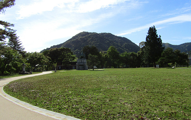 亀山公園山頂広場