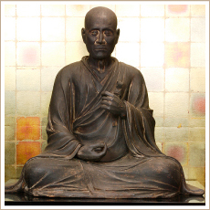 源久寺・木造平子重経坐像<重要文化財>