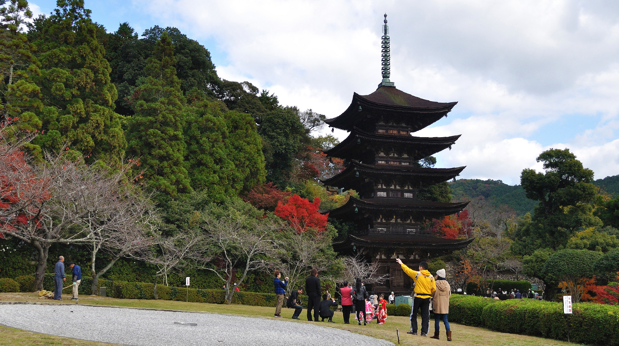 Templo Rurikoji y Pagoda de Cinco Pisos (tesoros nacionales)
