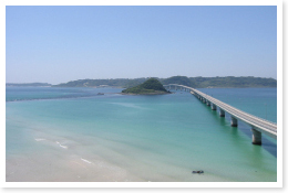 エメラルドグリーンの海、角島（つのしま）